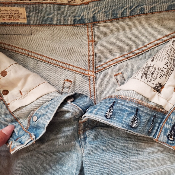 Levi's 501 denim jean shorts - Picture 6 of 8